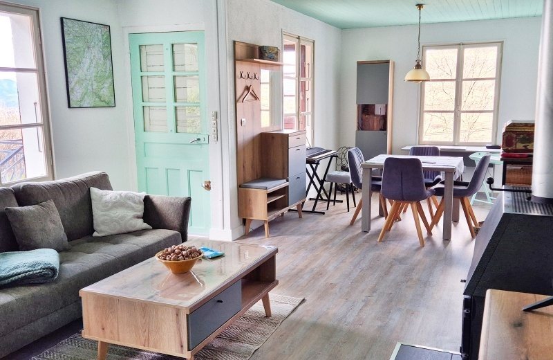 73503 F07.004 12 Dining 1