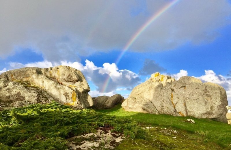 76827 F29.112 6 Rochers rc en ciel