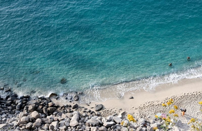 Het tropisch witte strand van Vada