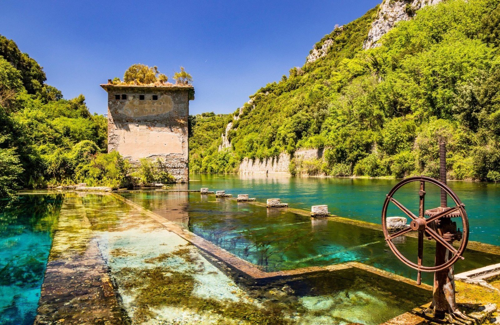 De heldere wateren van Stifone